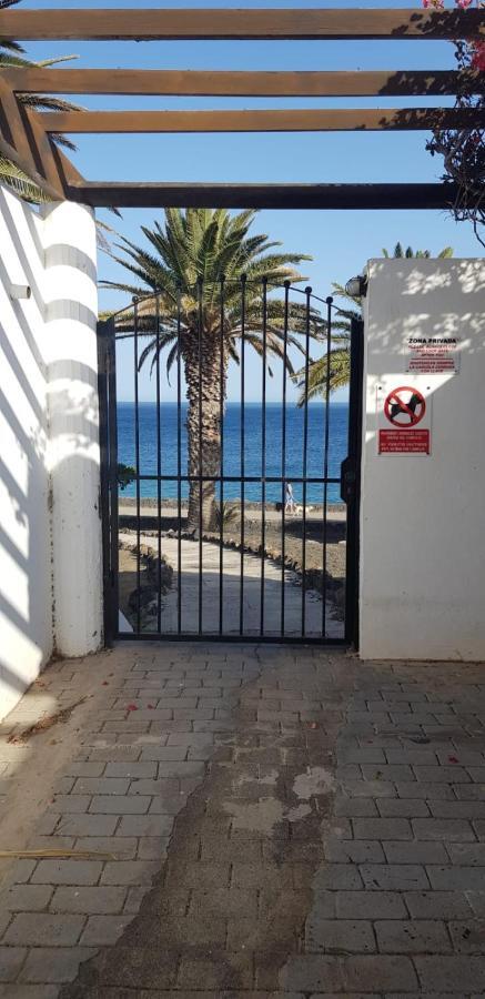 Playa Roca Bungalows Costa Teguise Dış mekan fotoğraf