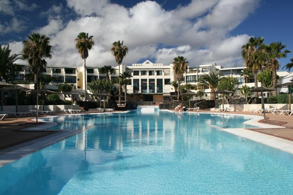 Playa Roca Bungalows Costa Teguise Dış mekan fotoğraf